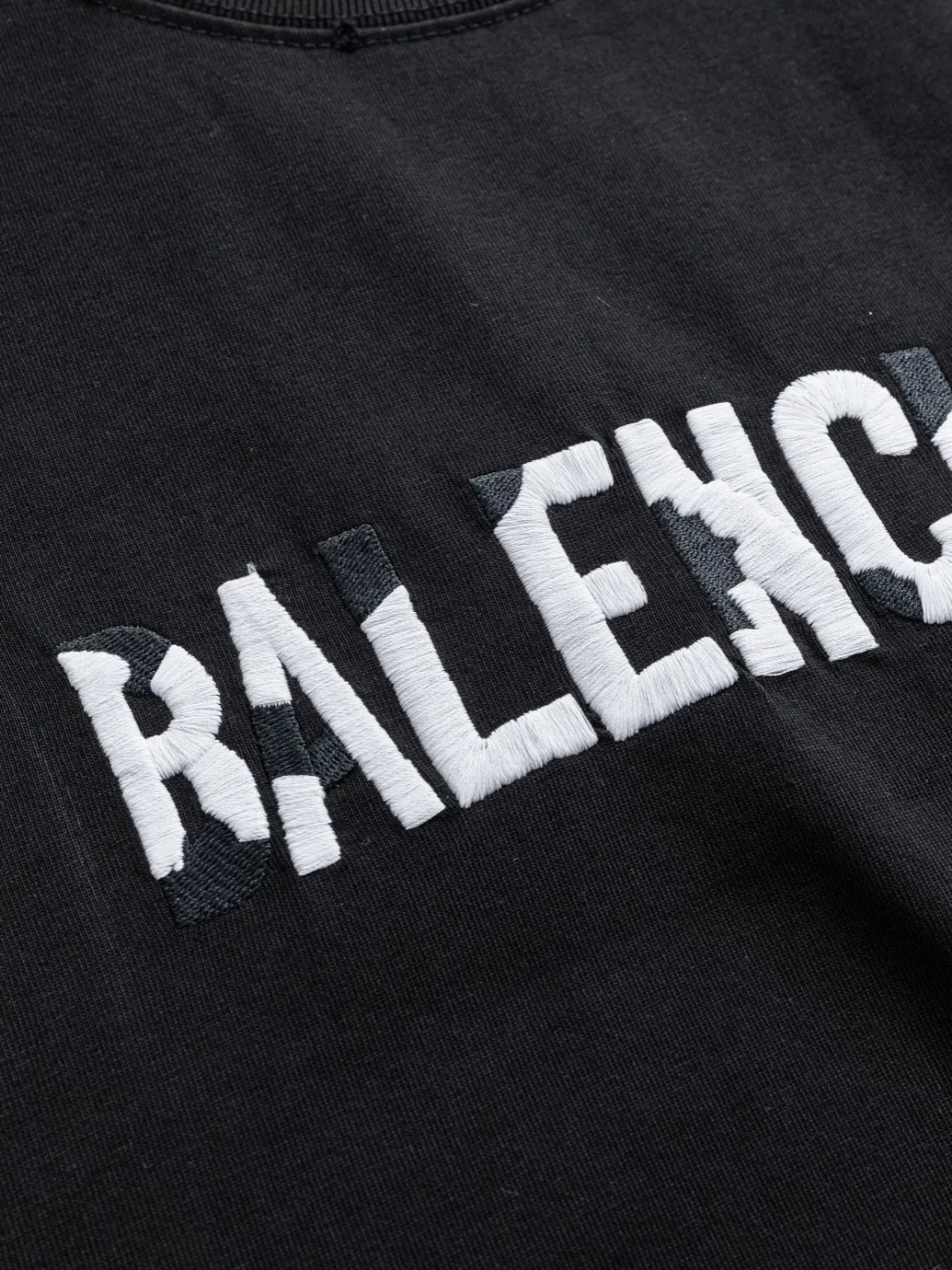 P100✨🔥 [BALENCIAGA] 2026FW short-sleeved T-shirt Premium 26s double yarn 300g fabric embroidery fraying process Color: Black White Red Size: S M L XL 2XL